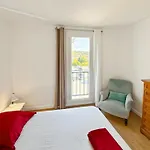 Spacious 2 Bedroom With Parking *