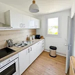 Spacious 2 Bedroom With Parking Сен-Тропе