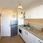Spacious 2 Bedroom With Parking
