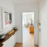 Spacious 2 Bedroom With Parking Апартаменты *
