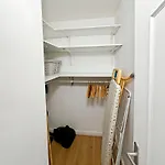 Апартаменты Spacious 2 Bedroom With Parking Сен-Тропе
