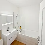 Апартаменты Spacious 2 Bedroom With Parking