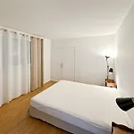 Spacious 2 Bedroom With Parking * Сен-Тропе