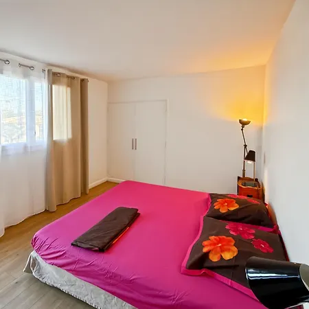 Spacious 2 Bedroom With Parking *