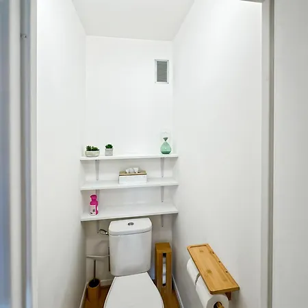 Spacious 2 Bedroom With Parking Lägenhet *