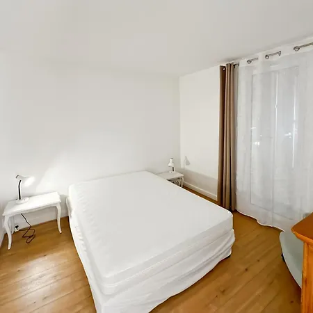 Spacious 2 Bedroom With Parking * サントロペ