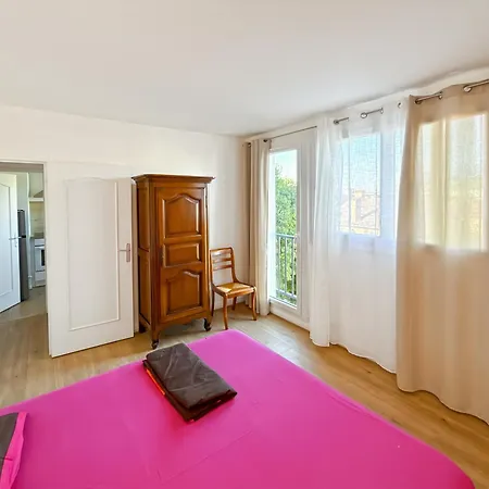 Spacious 2 Bedroom With Parking