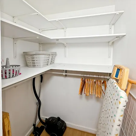 Spacious 2 Bedroom With Parking Apartmán *