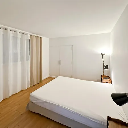 Spacious 2 Bedroom With Parking * サントロペ