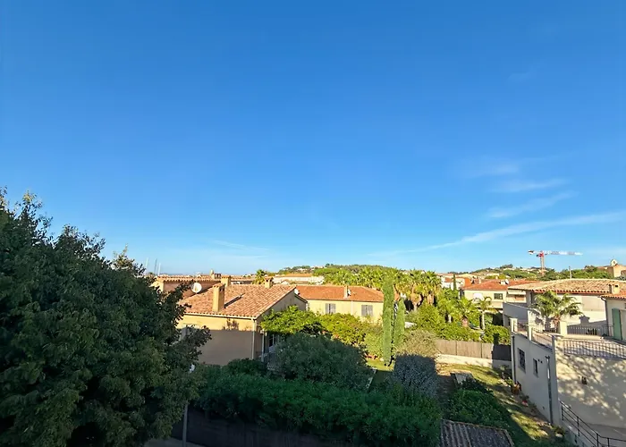 Spacious 2 Bedroom With Parking