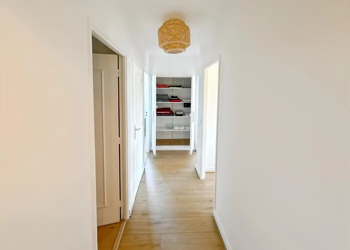 Spacious 2 Bedroom With Parking *