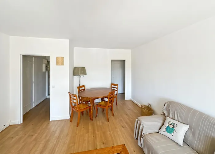 Spacious 2 Bedroom With Parking Saint-Tropez