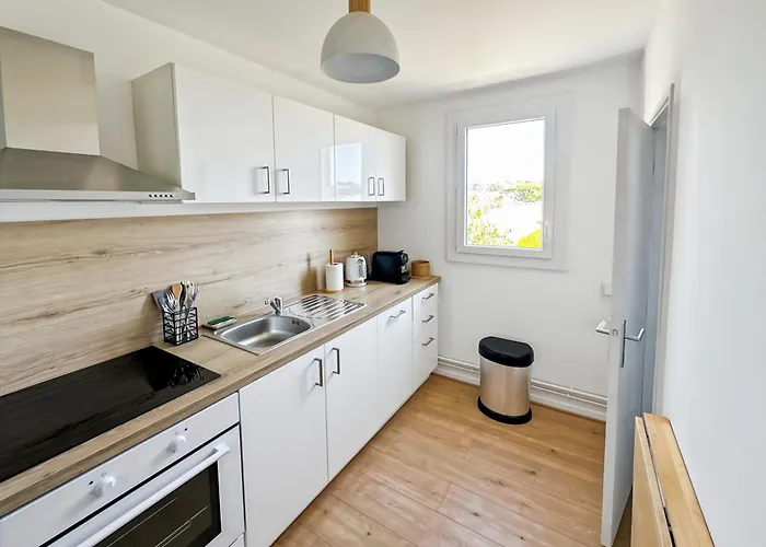 Spacious 2 Bedroom With Parking Saint-Tropez