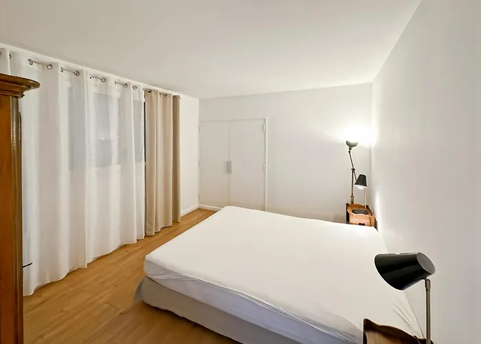 Spacious 2 Bedroom With Parking * Saint-Tropez